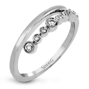 Right Hand Ring in 18k Gold with Diamonds