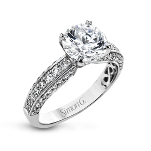 Engagement Ring in 18k Gold with Diamonds
