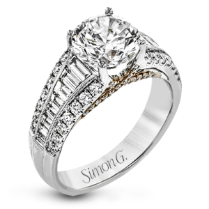 Engagement Ring in 18k Gold with Diamonds