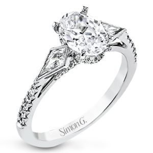 Engagement Ring in 18k Gold with Diamonds