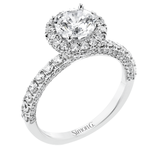 Engagement Ring in 18k Gold with Diamonds