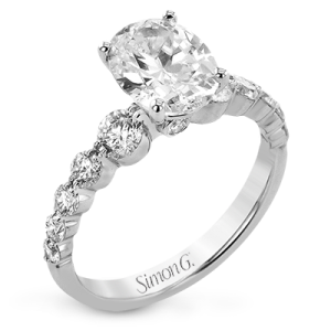 Engagement Ring in 18k Gold with Diamonds