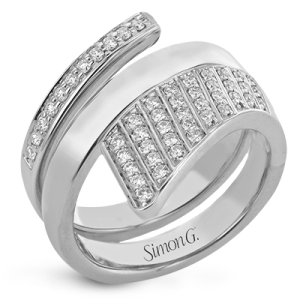 Right Hand Ring in 18k Gold with Diamonds