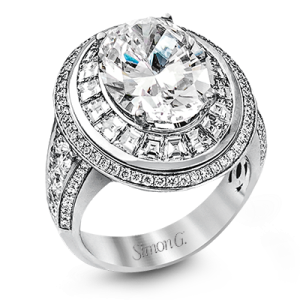 Engagement Ring in 18k Gold with Diamonds