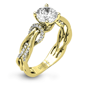 Engagement Ring in 18k Gold with Diamonds