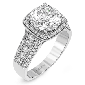 Engagement Ring in 18k Gold with Diamonds
