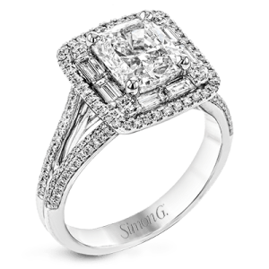 Engagement Ring in 18k Gold with Diamonds