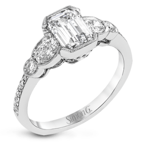 Engagement Ring in 18k Gold with Diamonds