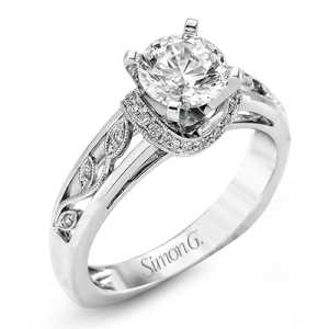 Engagement Ring in 18k Gold with Diamonds